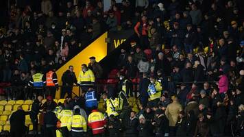Premier League - Medizinischer Vorfall im Publikum: Spiel in Watford gestoppt
